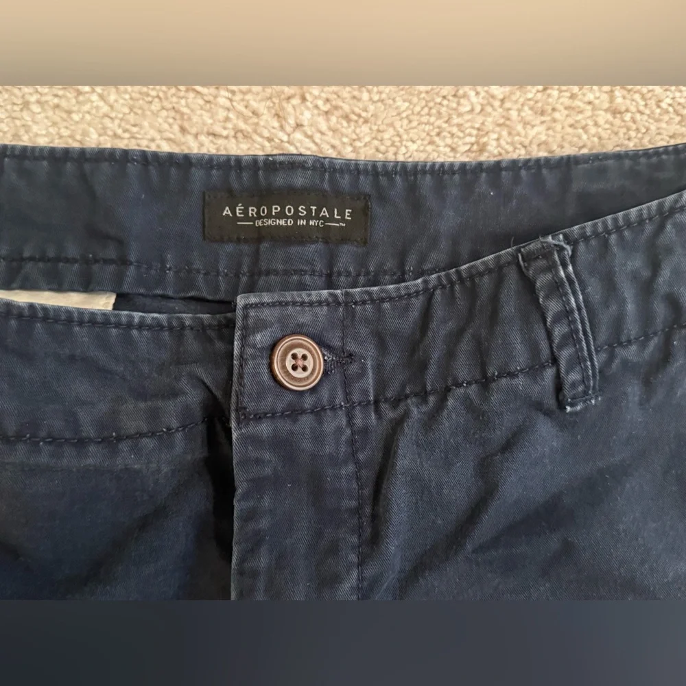 Aeropostale Men’s Distressed Navy Chino Shorts. Sz 34